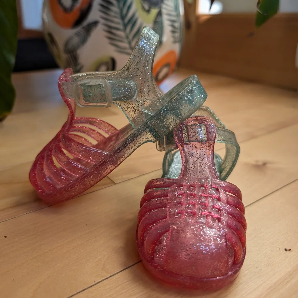 Old Navy Sandals  Size 6 for Toddlers